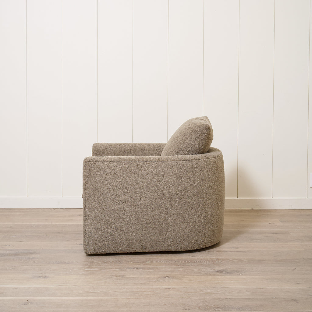 Chaise McGrath M