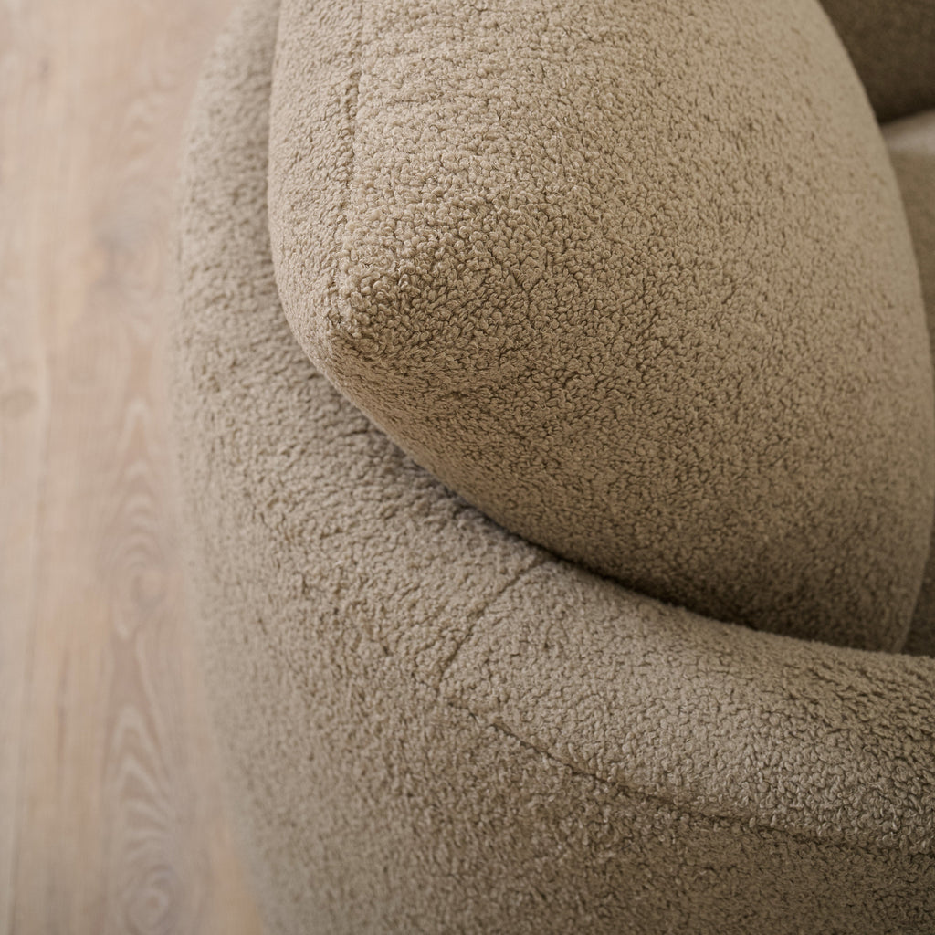 Chaise McGrath M
