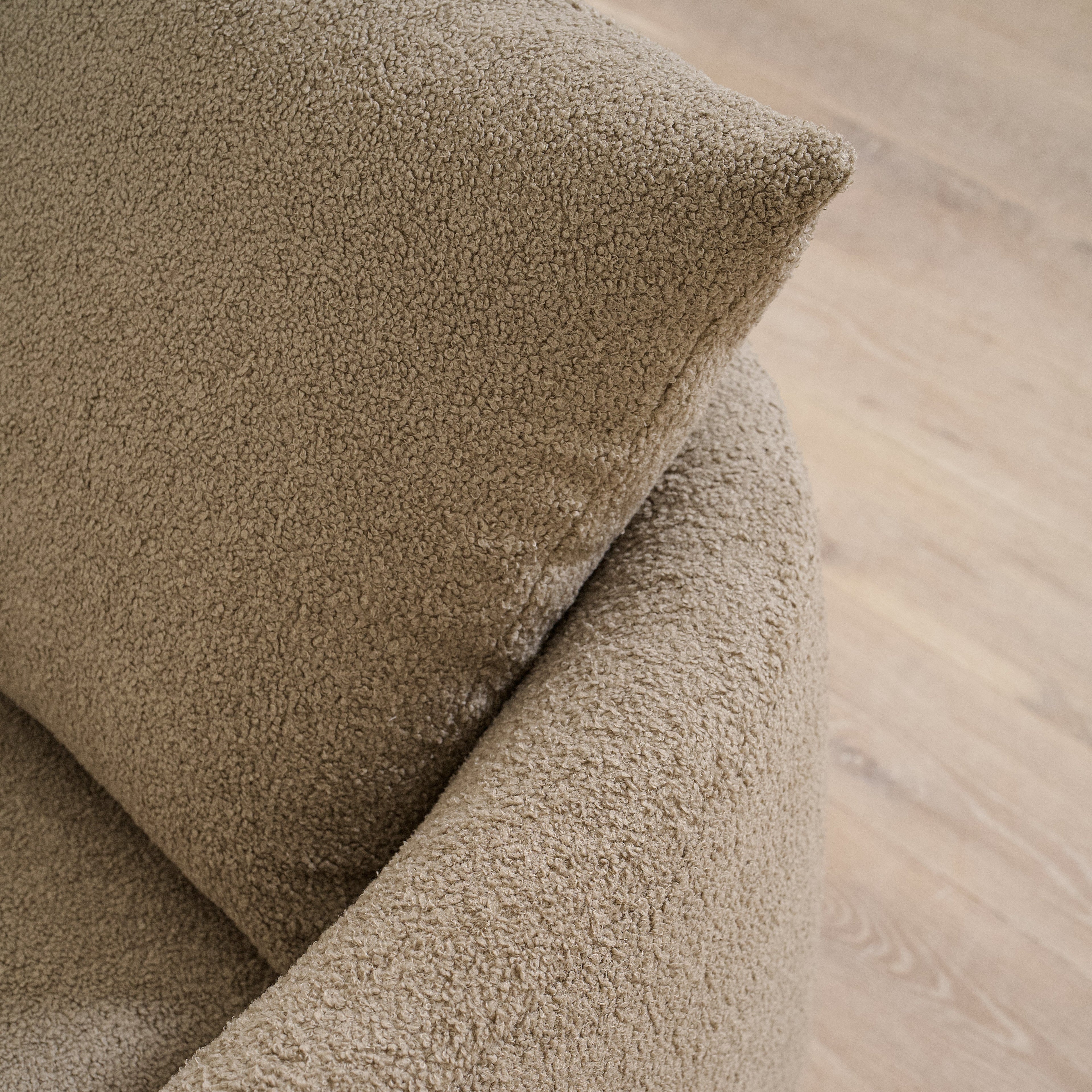 Chaise McGrath M