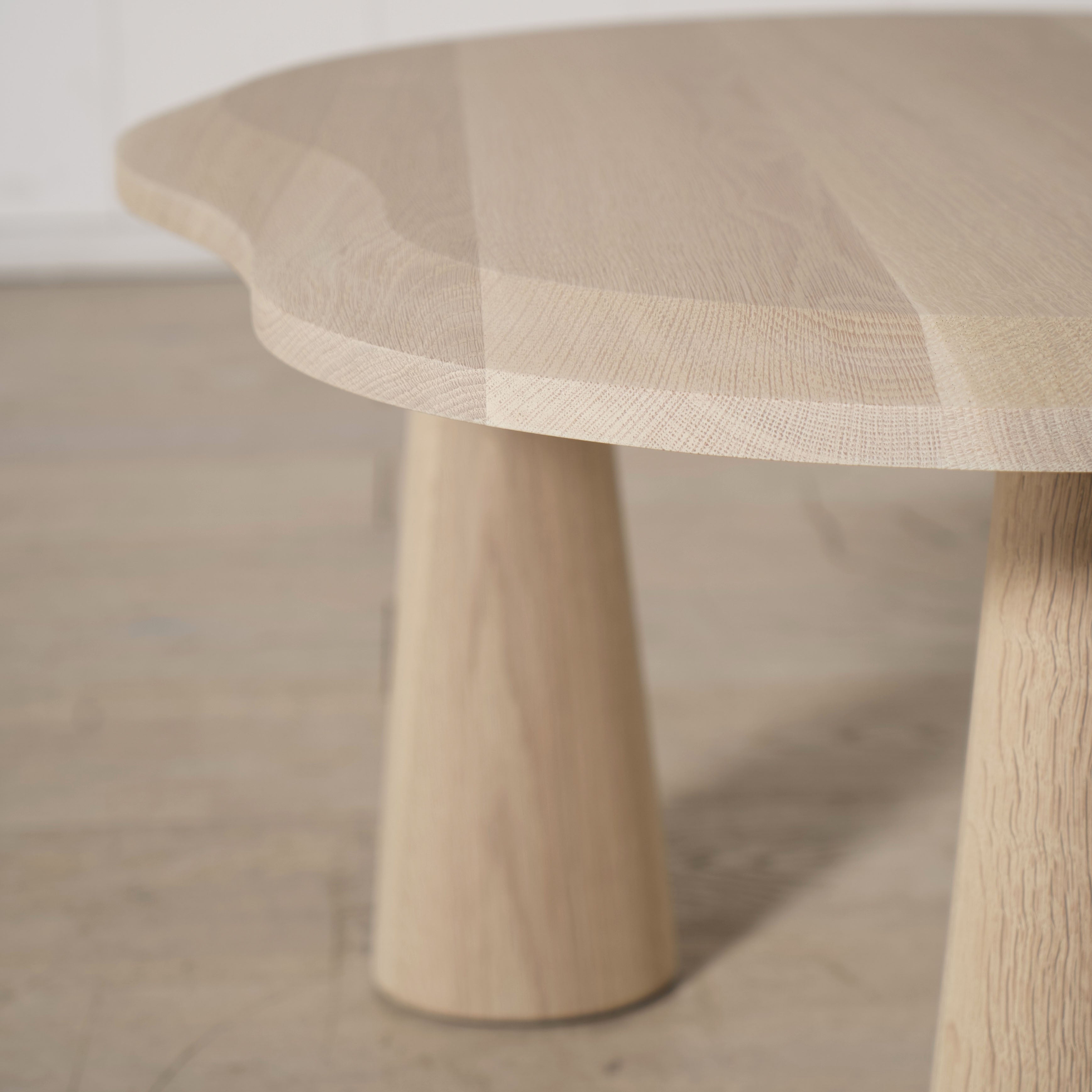 Table basse abstraite