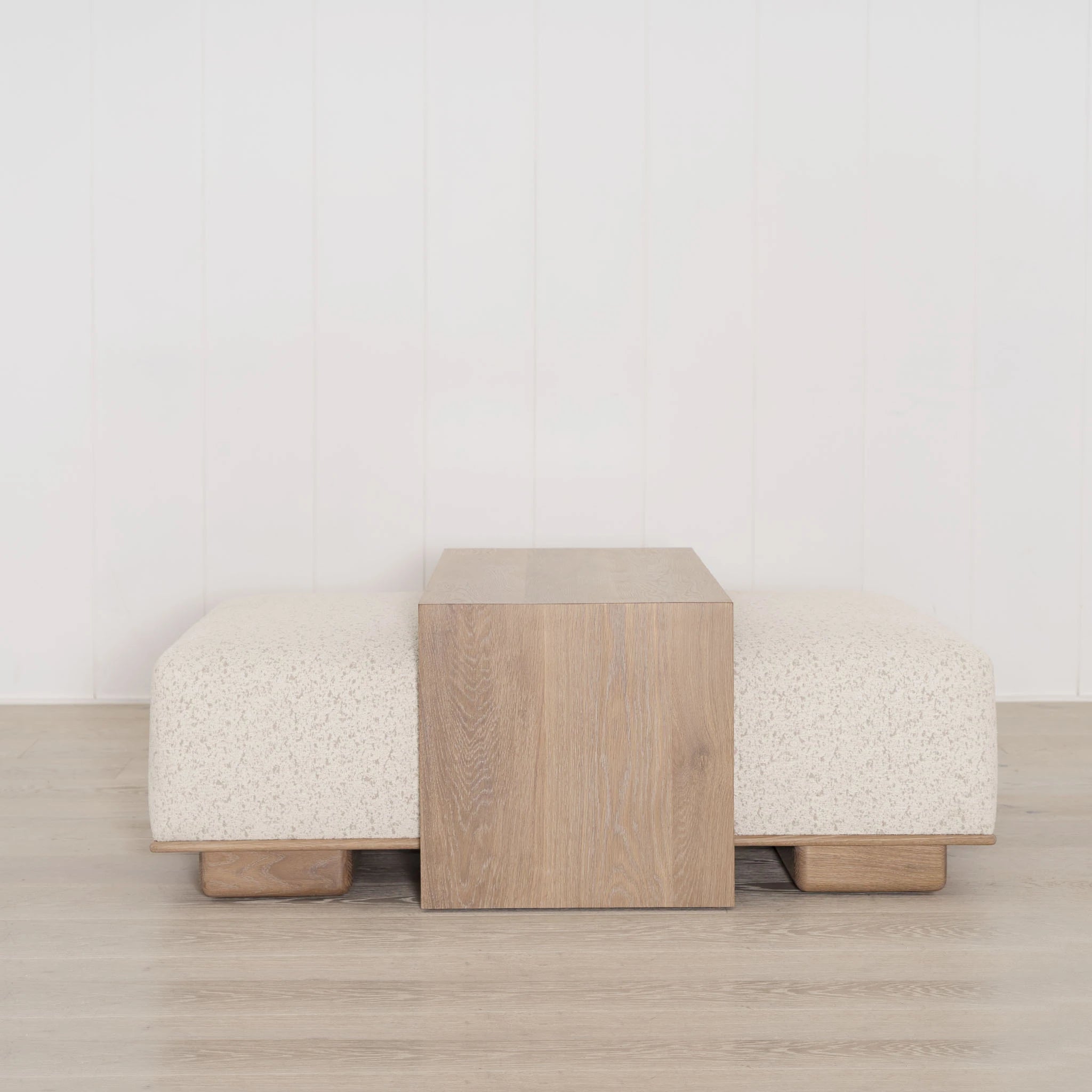 Noé avec table et banc